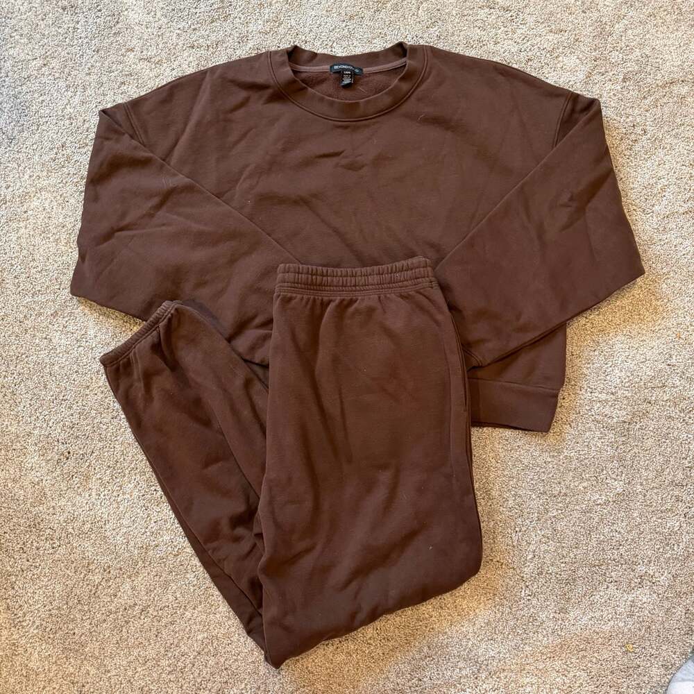 Beyond Yoga Sweatshirt and Jogger Lounge Set Brown Size Large
